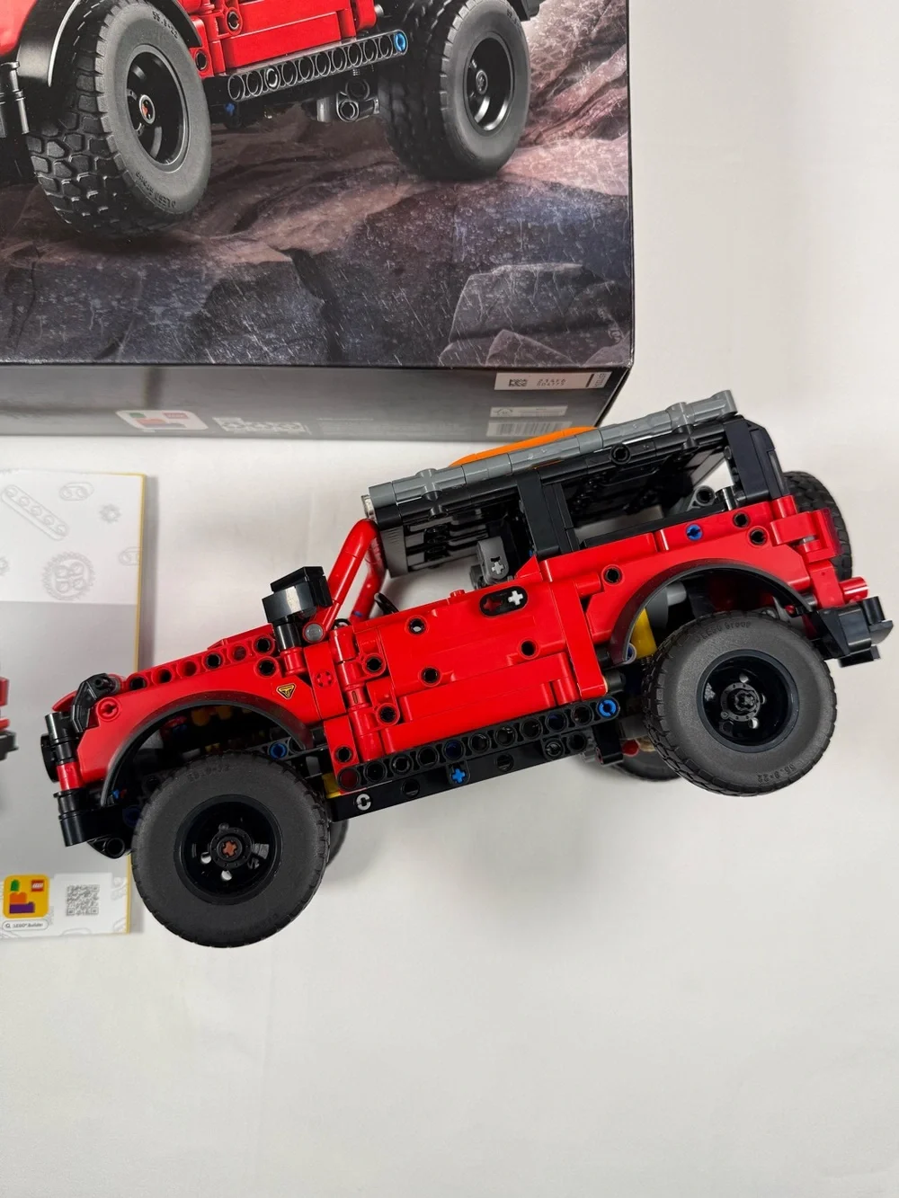 LEGO Technic Ford Bronco SUV 42213 943 Pieces Complete Box Instructions Built